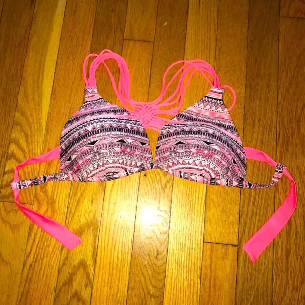 (2) Total women’s Bikini top *WILL SEPARATE :)